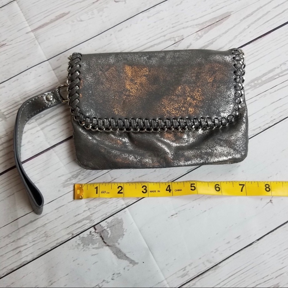 𝅺Silver Chain Wristlet